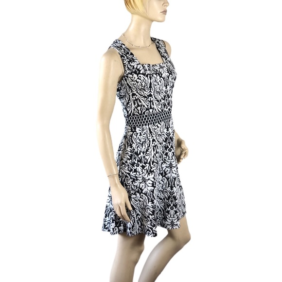 FRANCESCA’S HOLIDAY PARTY DRESS - Picture 3 of 7